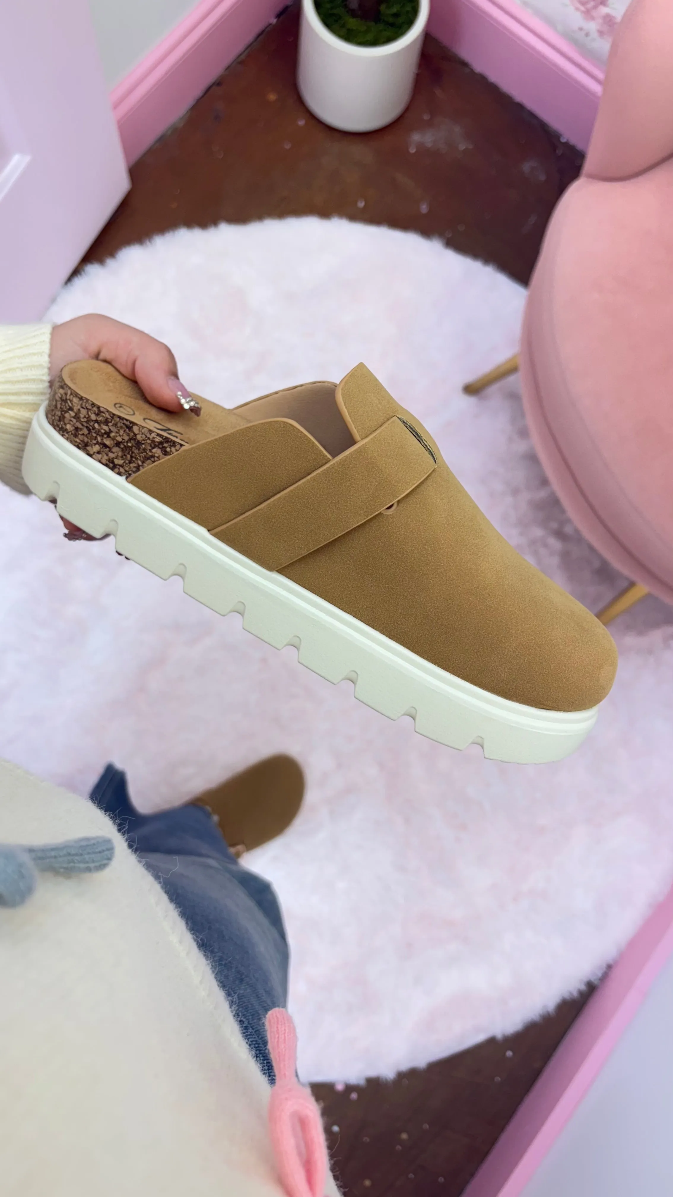 Flatform clogs