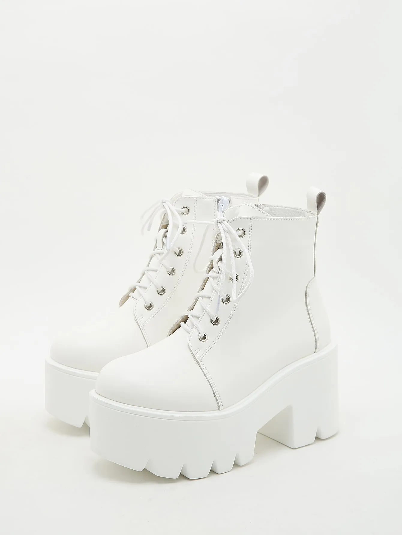 Women's Fashionable Minimalist Thick Sole Chunky Boots With Front Lace Design